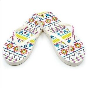 NIB-Montana West Geometric Flip-Flop